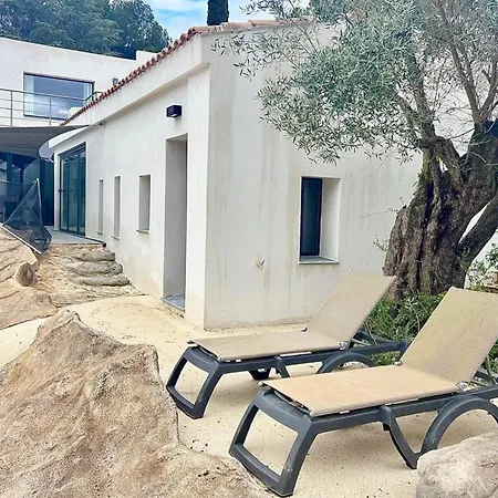 Charming With Private Pool