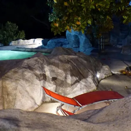 Charming With Private Pool