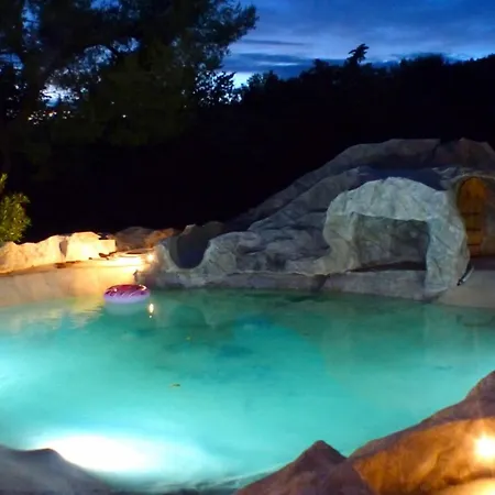Charming With Private Pool